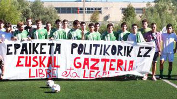 Futbol taldeak babesa, gazte auzipetuei.