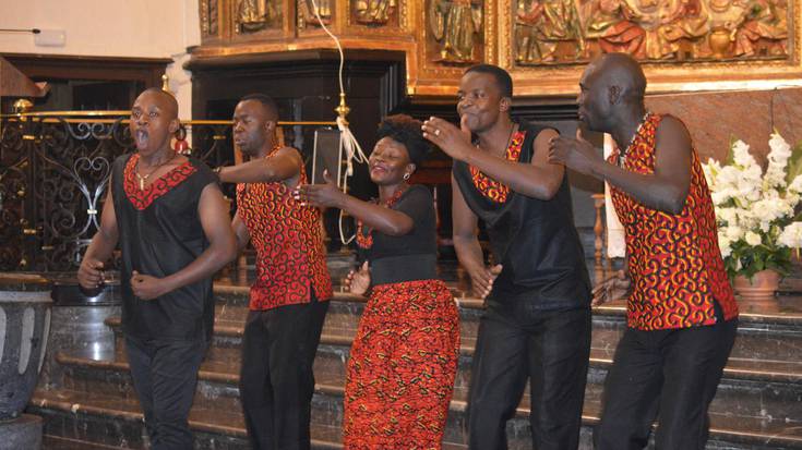 Gospel doinu solidarioak, Parrokian