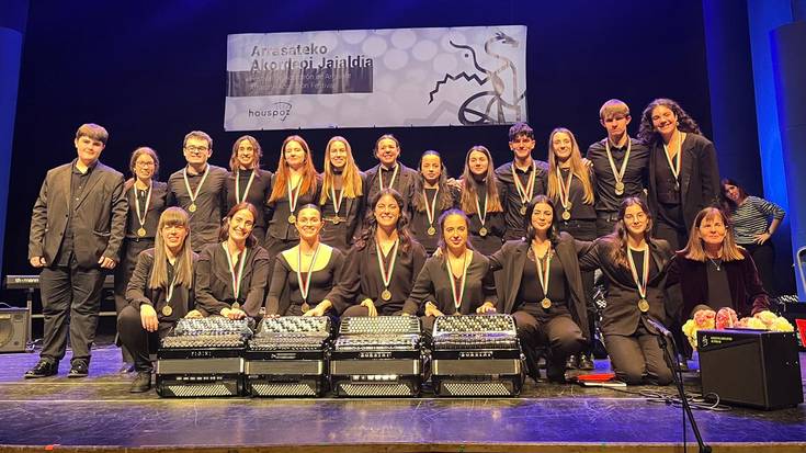 Urrezko 45 domina Arrasaten, Hernani Musika Eskolako akordeoilariek