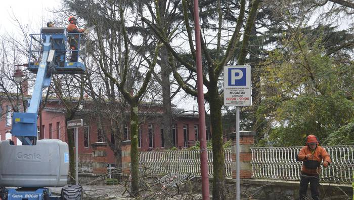 Gaur eguerdira arte ere itxita, Atzieta