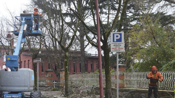 Gaur eguerdira arte ere itxita, Atzieta