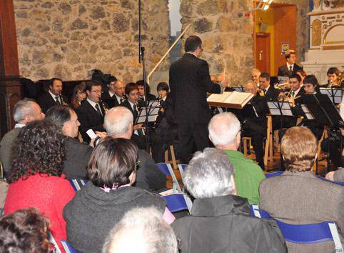 Musika Bandak Milagrosa bete zuen atzoko emanaldian