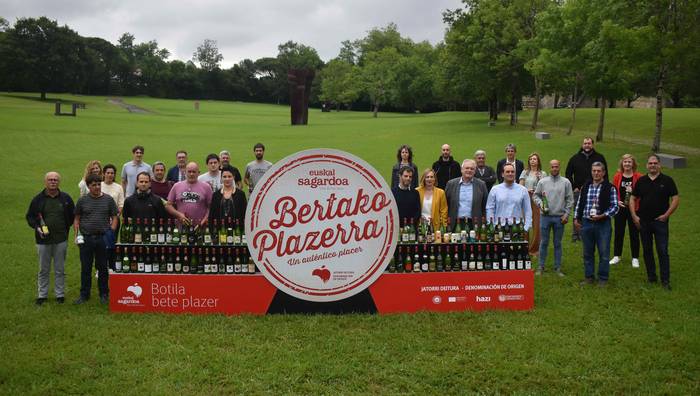 Botilako aurtengo sagardoa aurkeztu zuten atzo Chillida Leku museoan