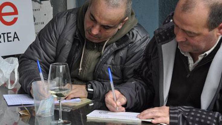 Informazioa eman eta bazkideak 
egiteko deia, gaur
