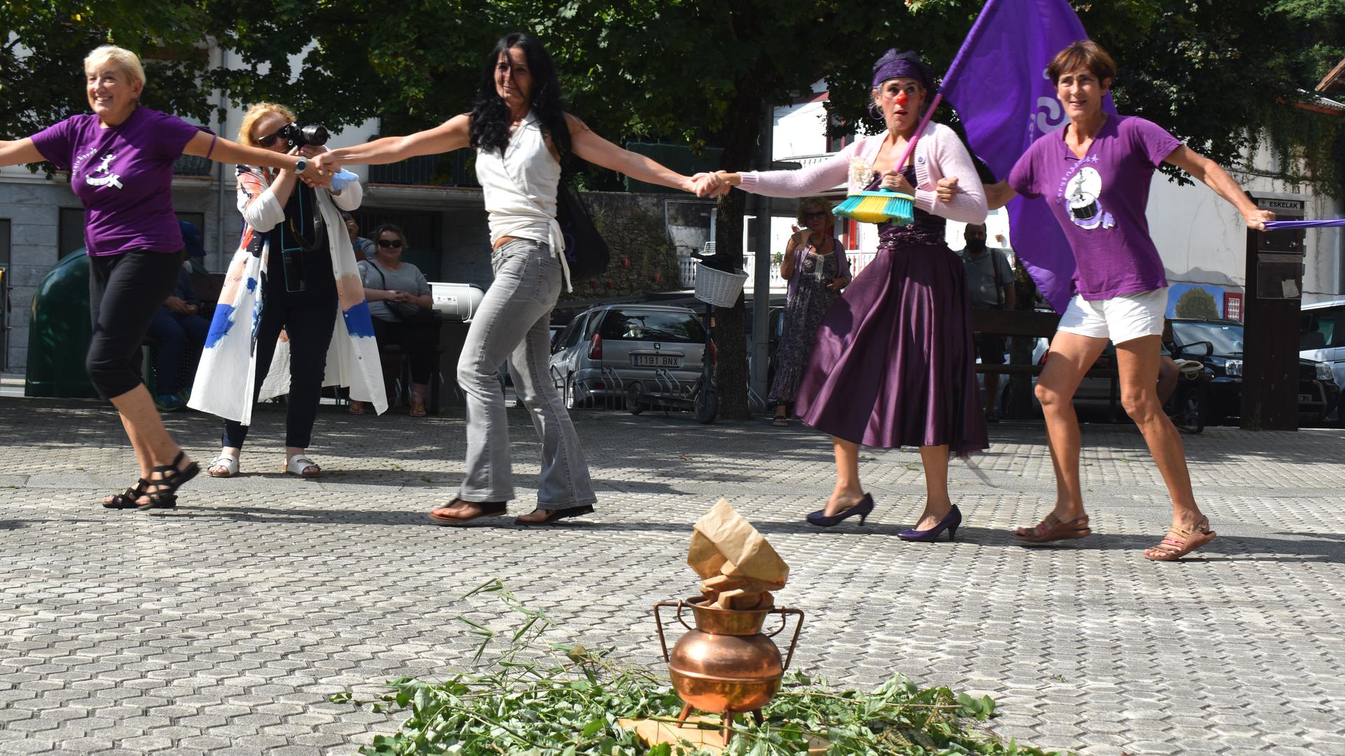 Bost urte bete ditu aurten Emakumeon Etxeak, eta ekitaldi berezia prestatu dute hori ospatzeko