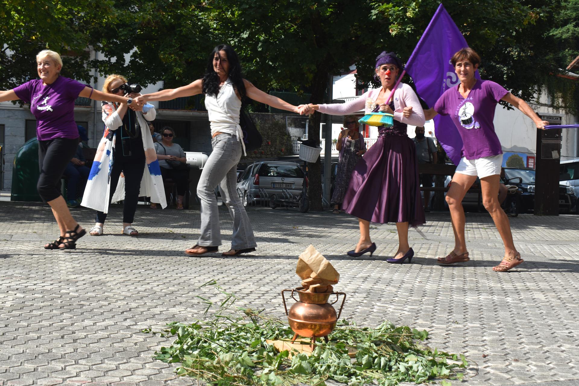 Bost urte bete ditu aurten Emakumeon Etxeak, eta ekitaldi berezia prestatu dute hori ospatzeko