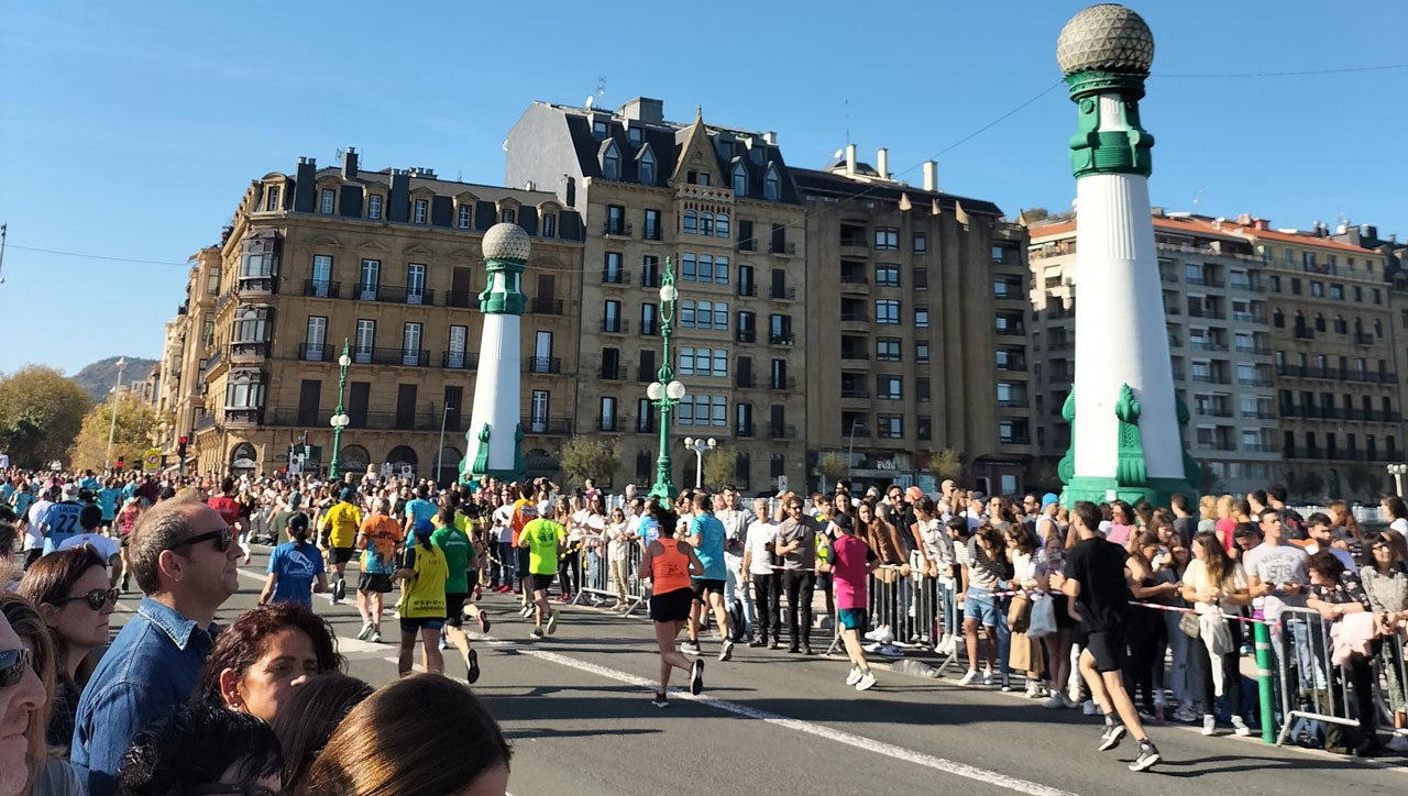 Ilusioz betetako 20 kilometro egingo dituzte bihar  30.000 lagunek, Behobiatik Donostiara