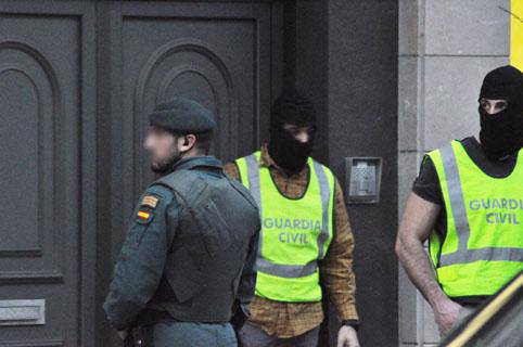 Guardia Zibilak abokatuen bulego bat miatu zuen atzo arratsaldean Antziolan