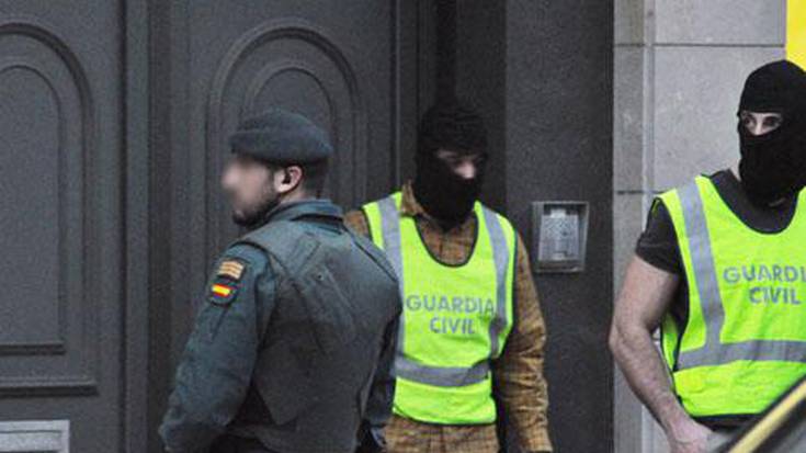 Guardia Zibilak abokatuen bulego bat miatu zuen atzo arratsaldean Antziolan
