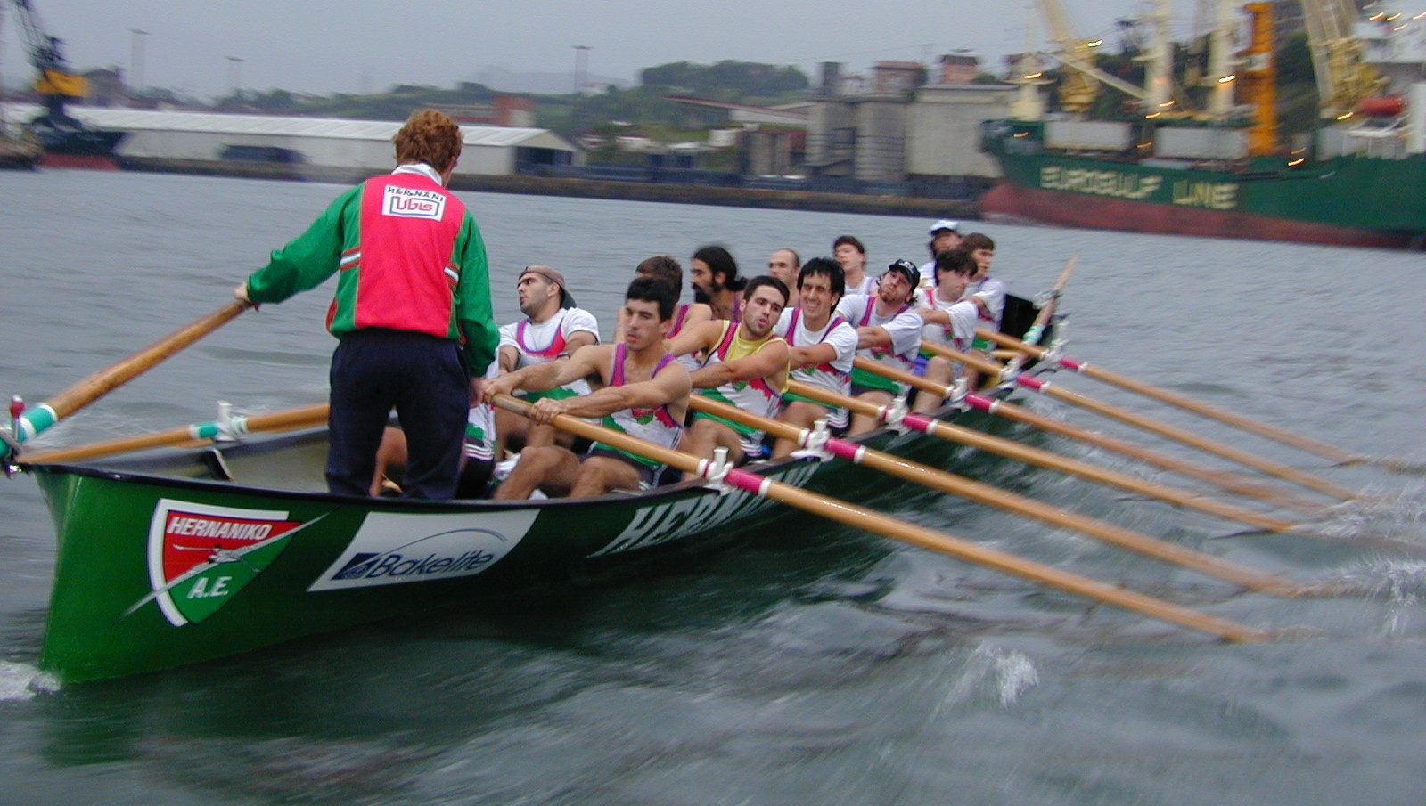 Hernaniko mutilen trainerua, Pasaian entrenatzen, 2002an