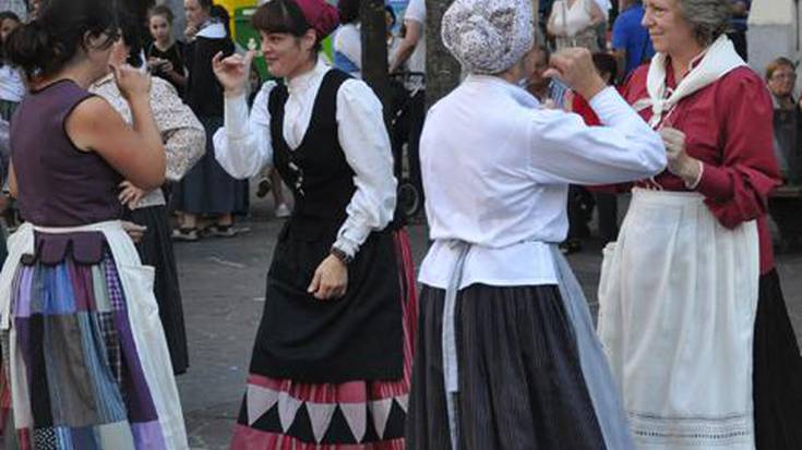 Prestatu euskal jantziak, 
Hernaniko Euskal Jaiak hemen dira!