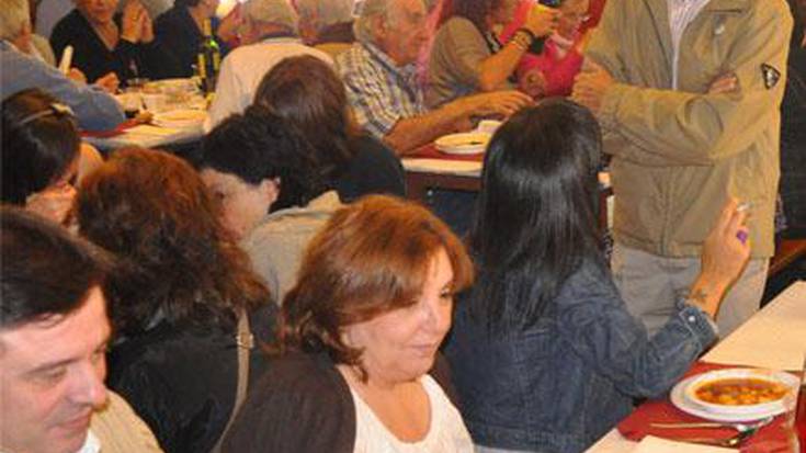 Ume jolasak eta material salmenta gaur, 
eta bazkaria  eta meza bihar, Wukrori laguntzeko 