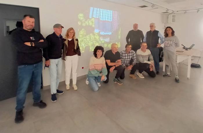 Epaimahaiak 2025eko Astigarragako Udal  egutegia osatzeko argazkiak aukeratu ditu