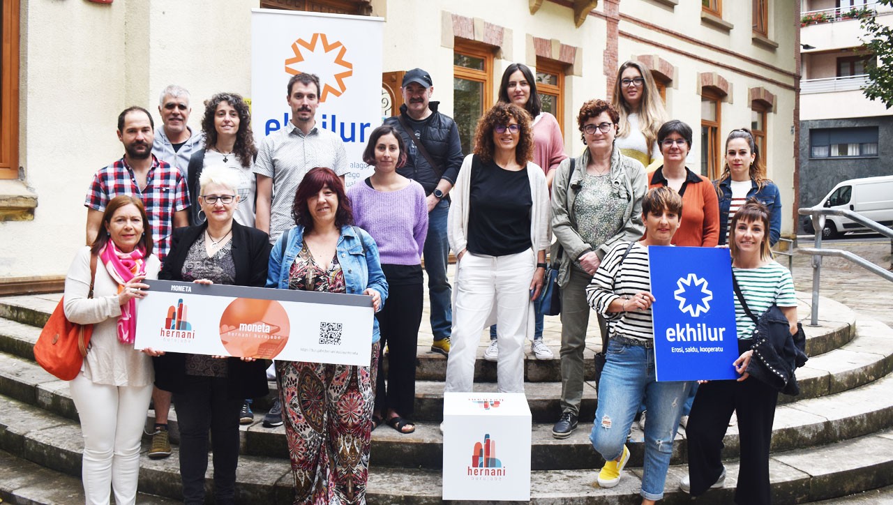Hernaniko merkatarien sarea aurkeztu zuen atzo goizean, Ekhilurrek