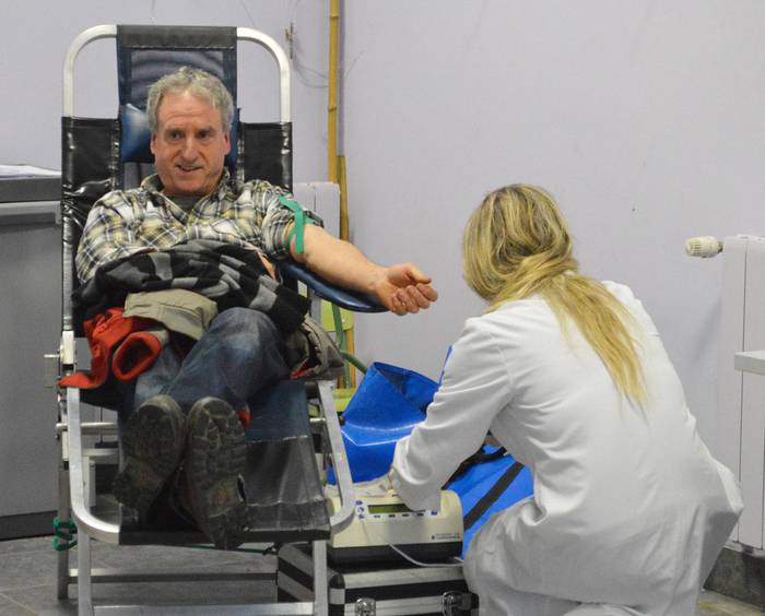 12 lagunek eman zuten odola, astelehenean