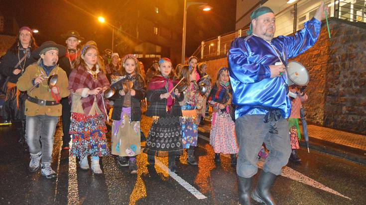 Iragarleen doinuei segika, badatoz inauteriak!