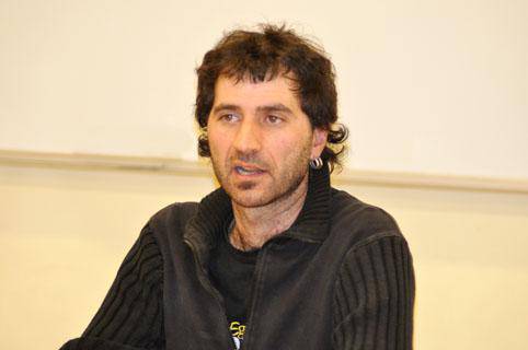Iñaki Petxarroman kazetaria:
«Arazoa da, errauste planta bat inposatu nahi digutela»