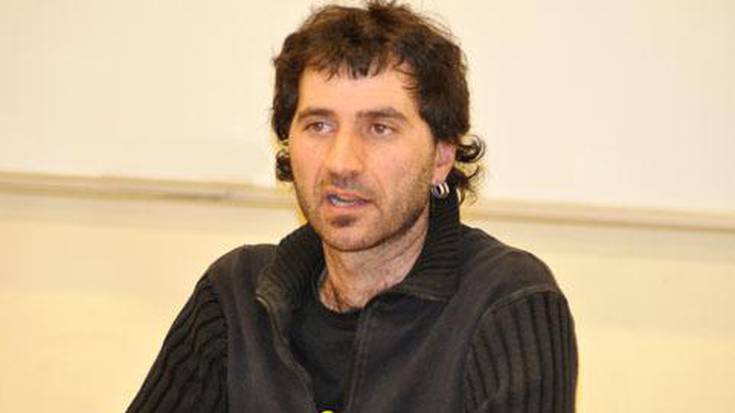 Iñaki Petxarroman kazetaria:
«Arazoa da, errauste planta bat inposatu nahi digutela»