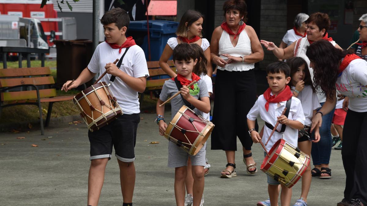 Iritsi dira Martindegiko San Ferminak, iritsi da zapi gorria jartzeko unea
