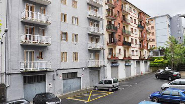 Lokalak etxebizitza bihurtzeko pauso guztiak biltzen ditu liburuak, besteak beste