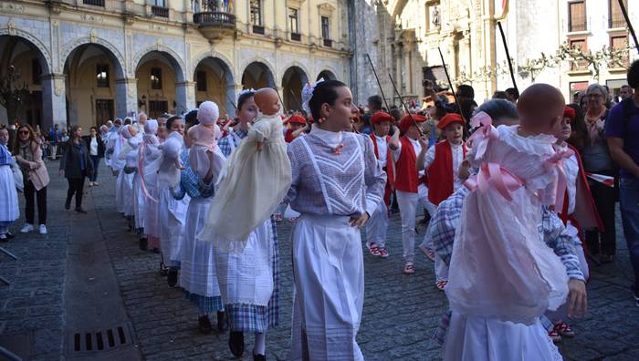 Bi urteko geldialdiaren ondoren, gaur itzuliko da Inude eta Artzainen konpartsa