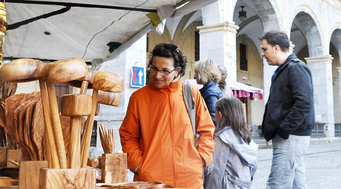 Artisauen janak eta eskulanak, magia postua eta guzti