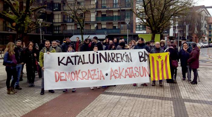 Herriko hainbat taldek babesa, Kataluniako independentistei