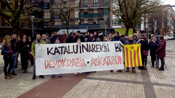 Herriko hainbat taldek babesa, Kataluniako independentistei