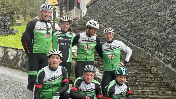 Lizuniagara joango dira gaur JOCC Zikuñagako  zikloturistak
