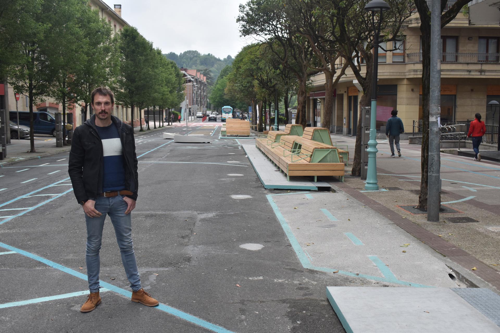 «Pozik gaude, ikusi dugu eguraldi onarekin Urbieta kalea elkargune bihurtu dela»