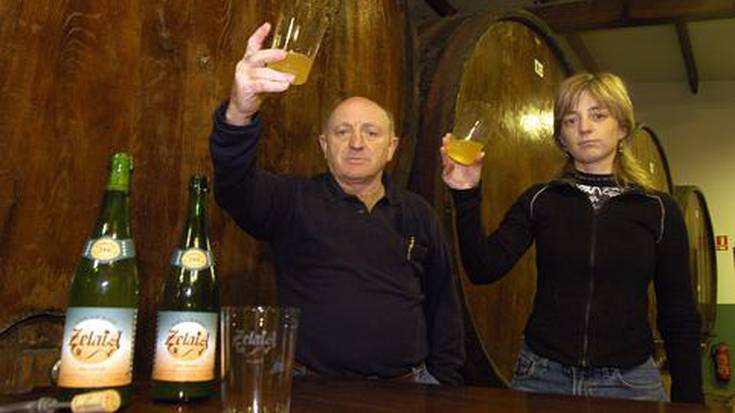 «Egitez, kanpoko sagarrarekin hain sagardo ona egin liteke, baina hemengo sagarra tratu askoz hobea hartuta etortzen da» 