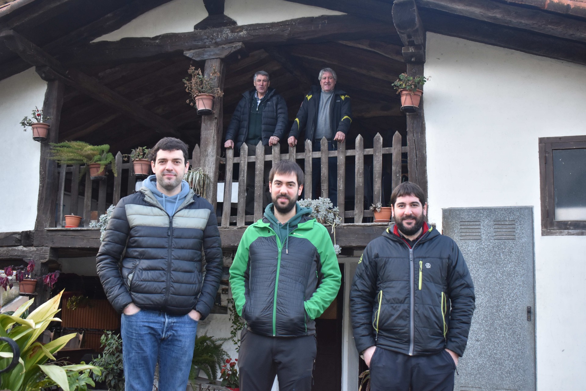 «Ilusiorik haundiena»,  seme-alabek erreleboa hartzea