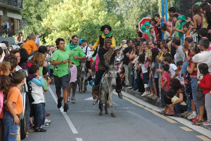 Astoak ziren, txiki-txikiak...