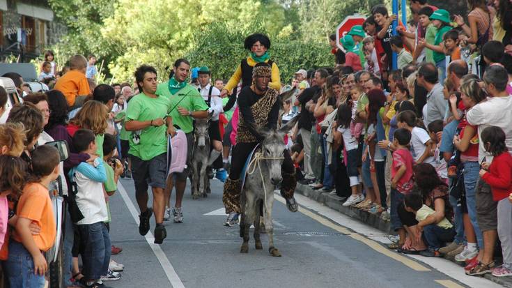 Astoak ziren, txiki-txikiak...