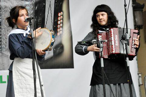 Eguraldi petralak ez zuen festa geldiarazi