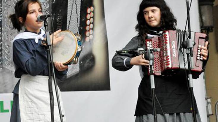 Eguraldi petralak ez zuen festa geldiarazi