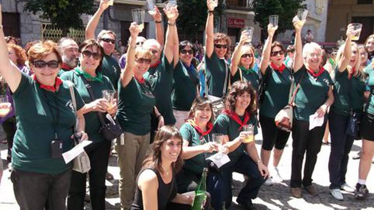«Euskal Herria bisitatzea oparitzen genien 
seme-alabei, karrera bukatuta»