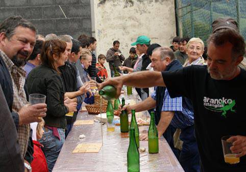 Arkume-jate herrikoia, festetako nobedade 