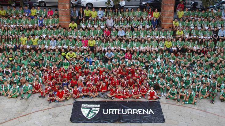 Futbol talde guztiak bat eginda, 75garren urteurrenean