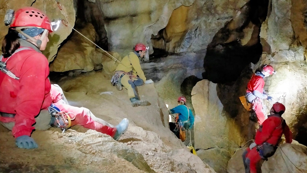 Espeleologia ikastaroa antolatu du Hernaniko Felix Ugarte Elkarteak