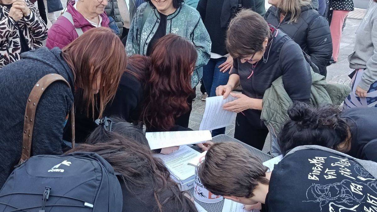 'Energia berriztagarrien sokatira' hitzaldia bihar Biterin, eta sinadura bilketa gaur ere ferian