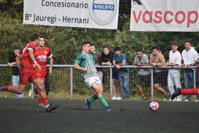 Asteburuko jardunaldiari etxetik kanpo egingo diote aurre bailarako hiru futbol talde nagusiek