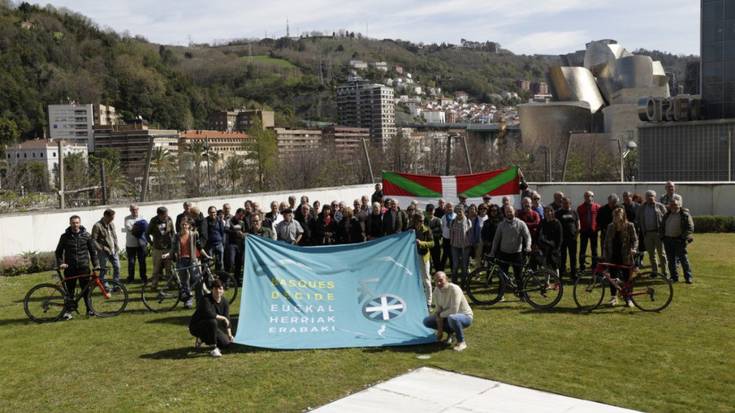 Batzar irekia gaur Gure Eskuk, 'Herri bat gara, Euskal Herriak erabaki' dinamika aurkezteko