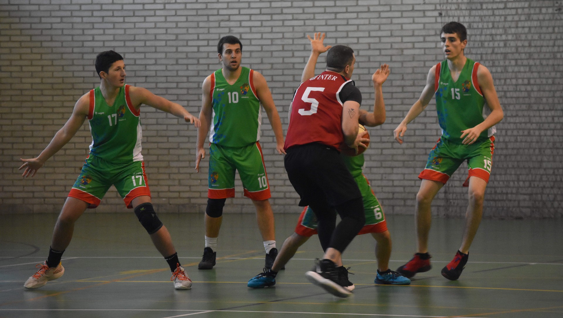 Asteburu gogorra bailarako talde nagusientzat, garaipenik gabe