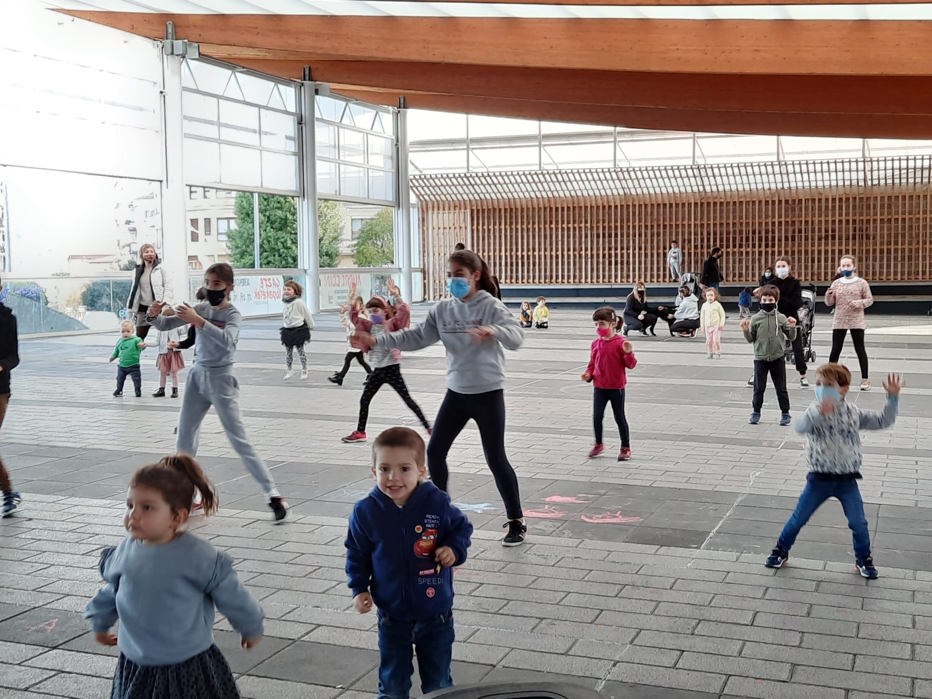 Jolasak eta tailerrak antolatu ditu Doberak, datozen egunetarako
