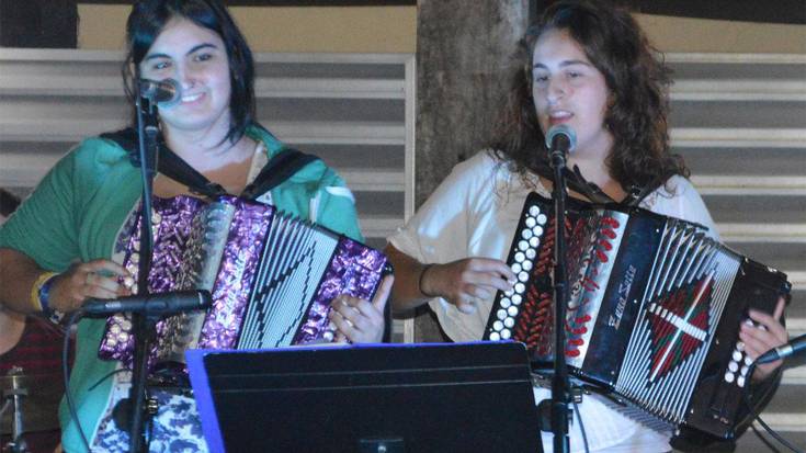 Kalejira, kontzertu eta festa artean bukatuko dute ikasturtea