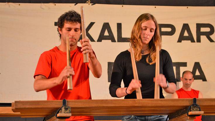 Txalapartari onenak herrian, festa giroan