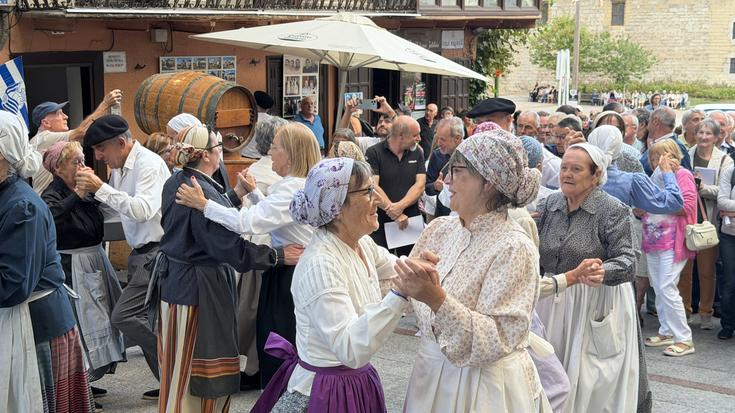 Ez dago aitzakiarik, denak kalera euskal jantziekin!