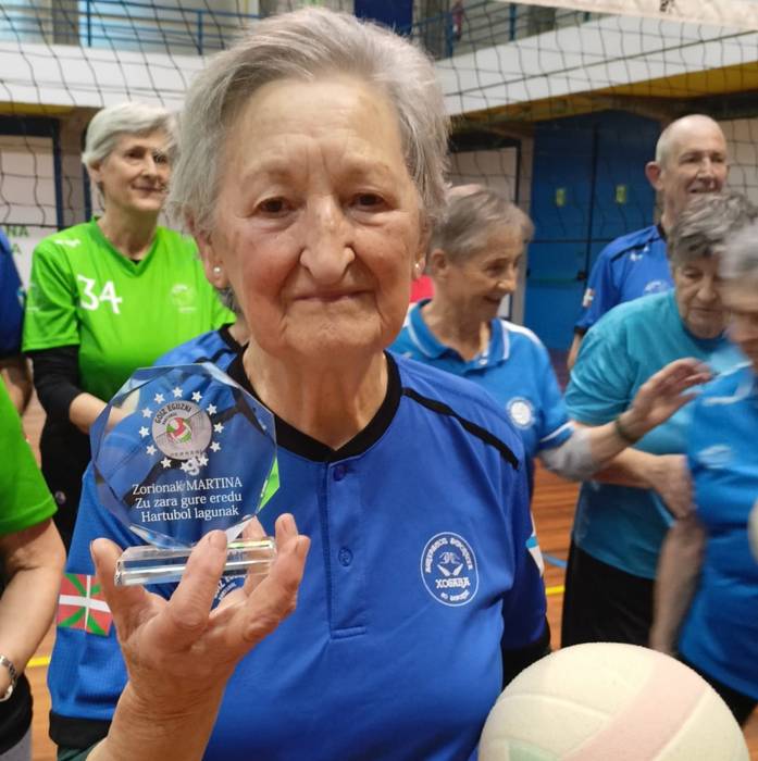 Atsedenaren aurretik, Martina Alkaini omenaldia