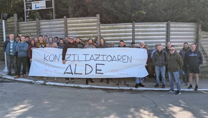 Zikuñagako Papelerako langileek elkarretaratzea egin dute gaur